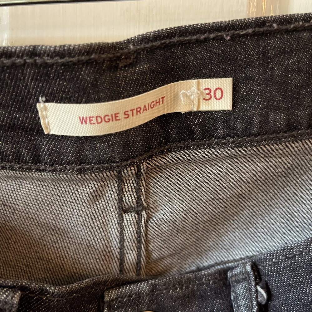 Levis Wedgie straight size 31 inseam 26